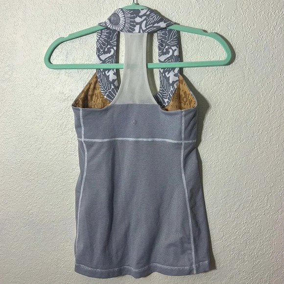Lululemon Wee Stripe Gray Flower Tank Top Size 4 Yoga Scoop Neck Shirt Bra. - Picture 2 of 6